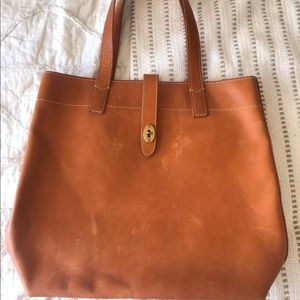 Fossil tote